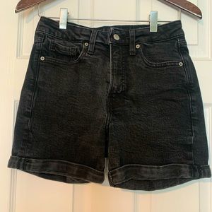 Old Navy High Rise OG Straight Black Denim Shorts. Size 6.